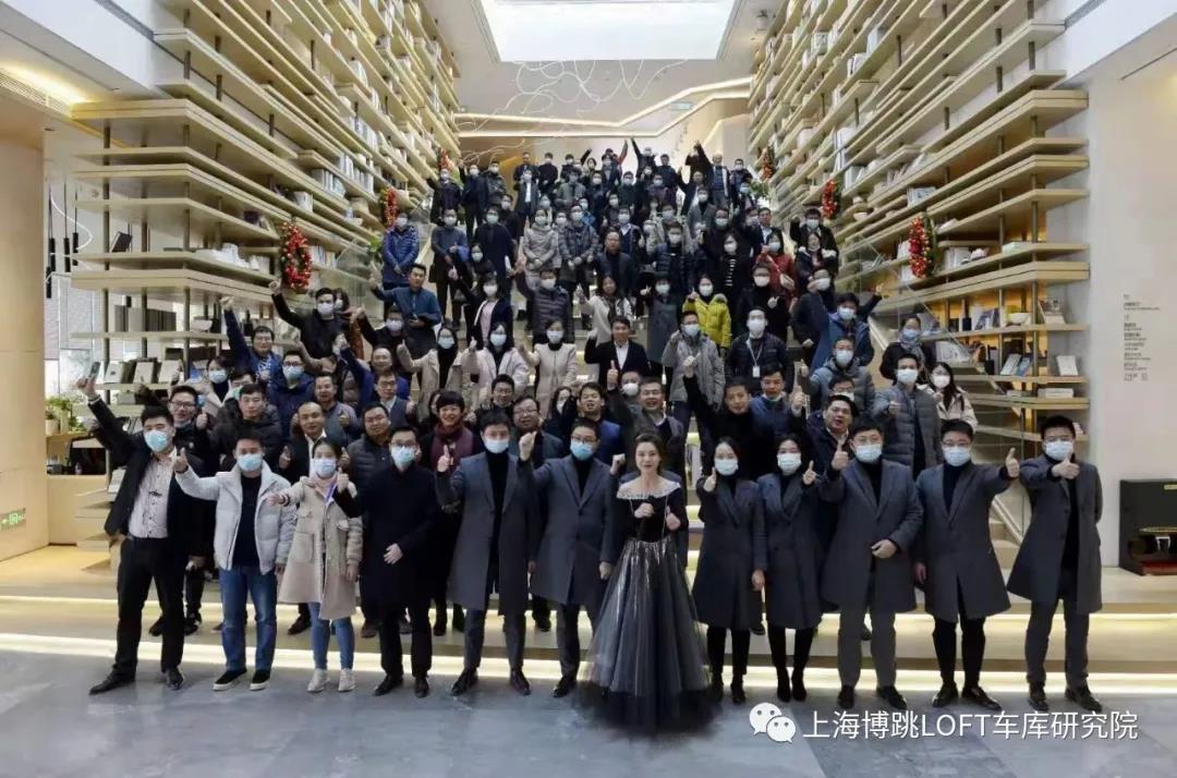 徐汇全国一百多人在华侨城汉口道6号参观研讨LOFT专利车库技术！